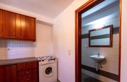 Villa & Stone House with Pool, 10 Mins to Skala Eressos Beach - Foto 18