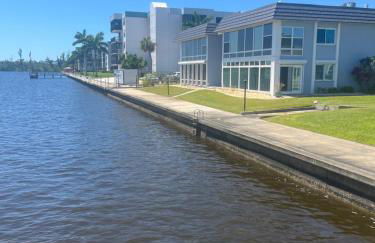 Gorgeous 2 Bedroom Waterfront Condo - Foto 19