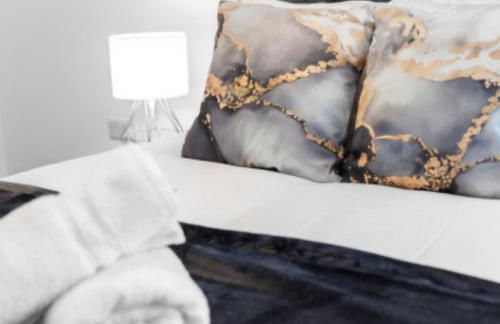 Modern Two Bedroom Apartment - Netflix - Balcony - Secure Parking 2MC - Foto 34