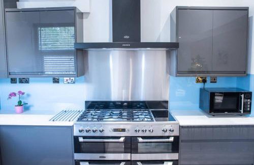 8 Bed, comfortably sleeps 10, 3 Bath house, 5 Mins Manchester Centre - Foto 12