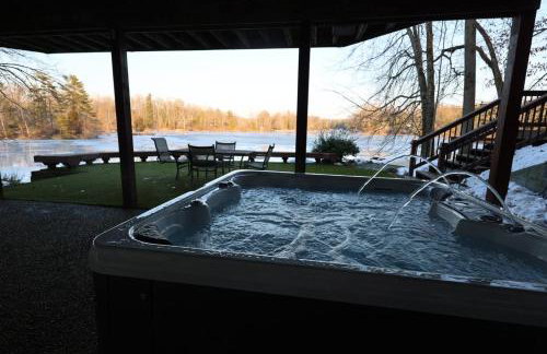 Lakefront Group Stay, Sleeps 19, Indoor Pool, Hot Tub, Arcades - Foto 52