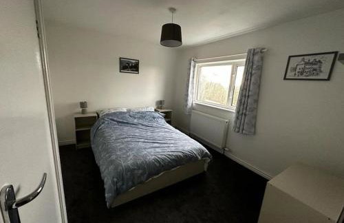 Large 3 bed property - Photo 18