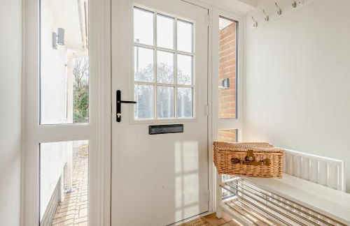 Henrow House Lymington 4 Bed Detached Home with Hot Tub - Foto 8