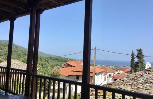 Venetia's Stone House - Photo 13