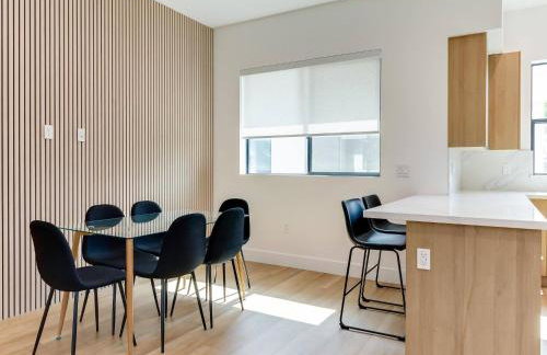 Modern Luxe Retreat Three-Bedroom #4 - Photo 40