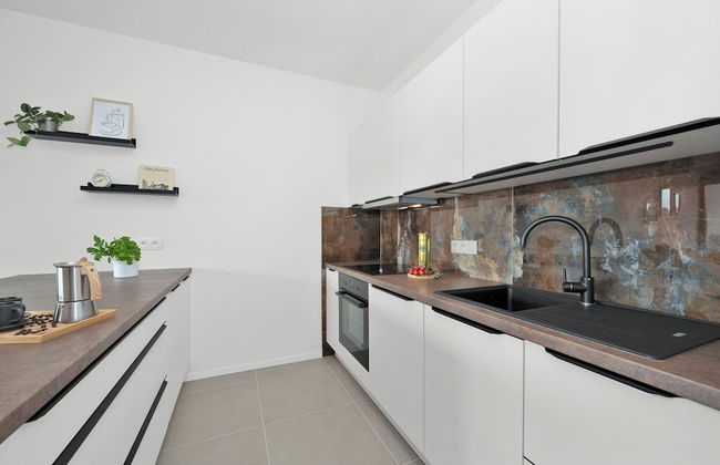 Fully equipped apartments with Terraces, Free garage parking, Netflix & AC - by Apartmány Šlapanice cz - Foto 22