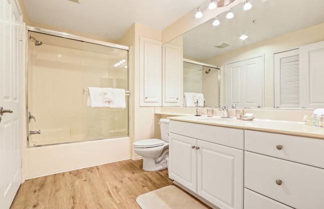 Global Luxury Suites at The Village - Photo 37