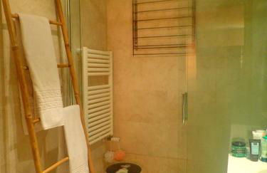 LxRiverside Suite Apartment - Photo 36