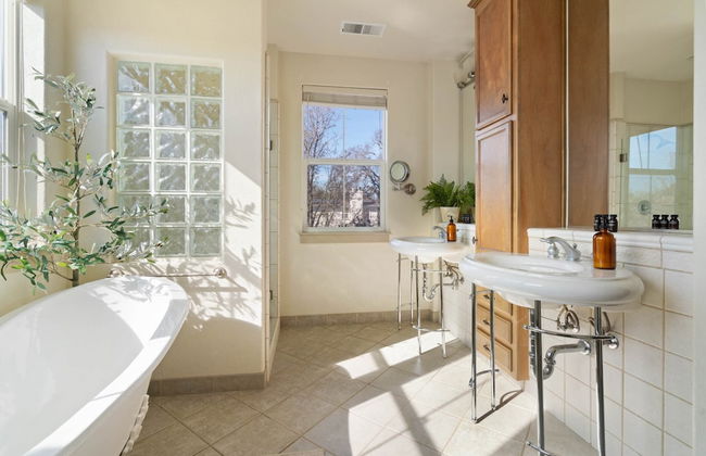 Fiano by Avantstay Centrally Located Haven w/ Stunning Courtyard & Pool Table - Foto 21