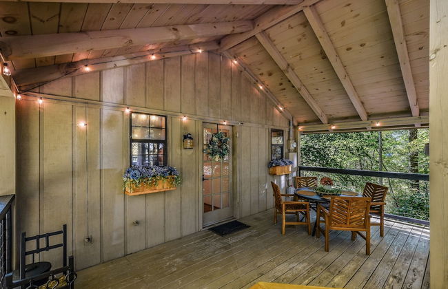 Cliff Haven 1 Bedroom Cabin by RedAwning - Photo 33