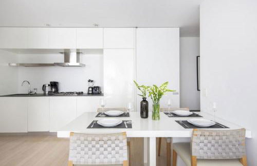 Modern 2BD in Midtown with Washer and Dryer in-unit - Foto 8