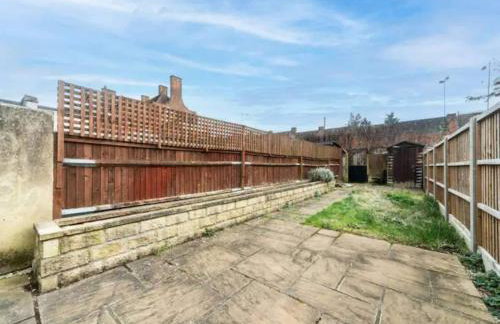 Charming Period Home near Surbiton with Garden - Foto 21