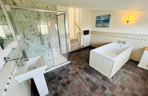 RedButt House, Freshwater, 3 Bedrooms, WiFi, Garden - Photo 23