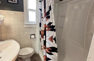 1 Bed1 Bath Condo wKitchenLR-Sleeps up to 4PP - Foto 27