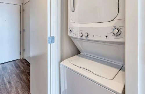 1BR City Loft With Modern Glass Views - Foto 16