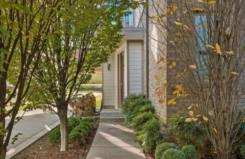 Downtown w Rooftop Deck 4 Bedrooms 3 Baths - Foto 44