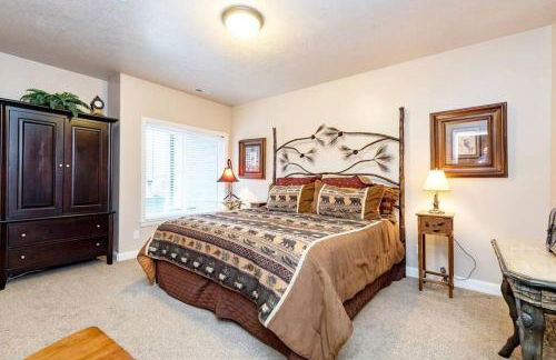 Lakeside Escape 2 BR with Hot Tub - Foto 14