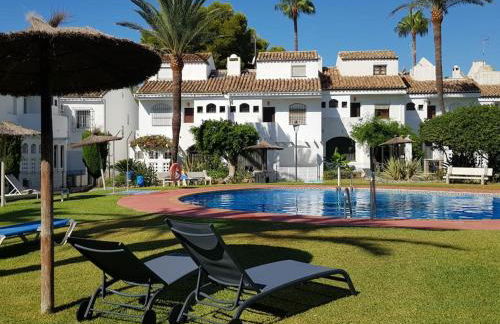 Modern House with large pool! - Photo 8