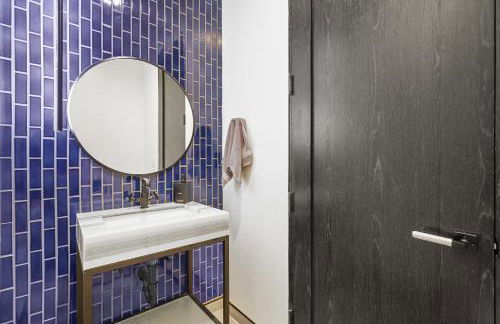 NEW Luxury Concrete Home Just Minutes from the Beach - Foto 41