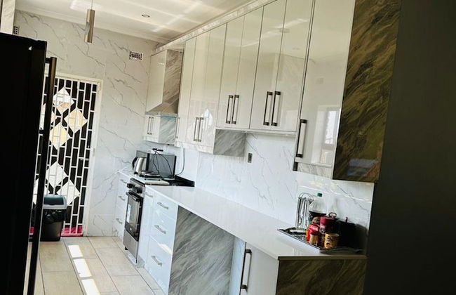 Lovely 3 bed in Selborne Park With Pool - 2234 - Foto 6