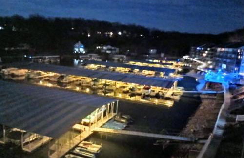 F Lakefront! Remodeled, Sleeps 4, Boat Slip, Patio, WiFi, Cable, Pool - Foto 42