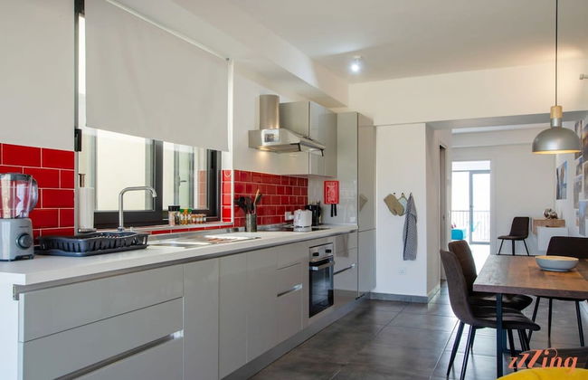 2 Bed Apartment w Distant Sea and Country Views - Foto 2