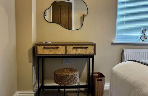 Elegant Hayfield Escape - Heart of Peak District - Photo 22