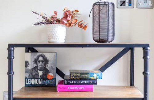 Beautiful light filled apartment in London - Photo 4