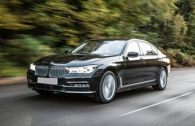 Luxury Sedan Departure from Sharjah City to Sharjah Airport SHJ - Photo 1