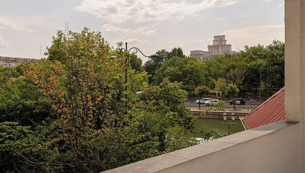 Chic Black & White 2BR on Dambovitei - Photo 5, Exterior