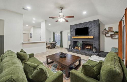 Sunny Door Escape - Entire House in Richmond TX with Cowboy Pool - Foto 7