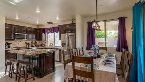 Coachella Play - 6BR Multi-Gen Fun Zone and Retreat with free heated pool - Foto 2, stove, dishwasher, minibar