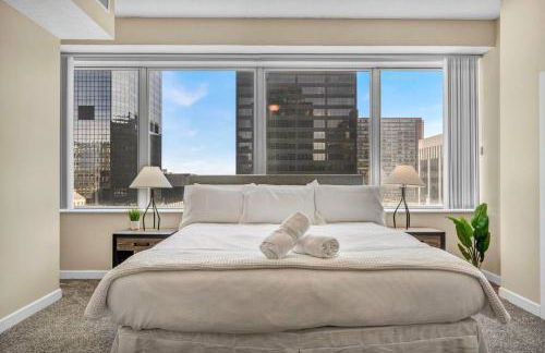 Luxury Condo w/ Lake Views! Center of Downtown - Foto 7