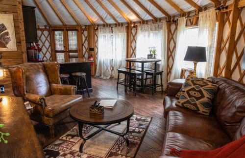 Otter Creek Luxury Yurt - Creekside Glamping with Private Hot Tub - Foto 12
