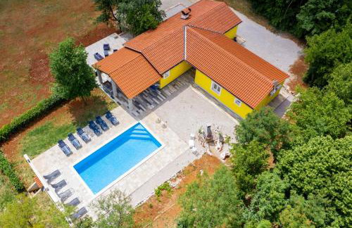 Beautiful villa Eden with pool and jacuzzi immersed in the vegetation - Foto 18