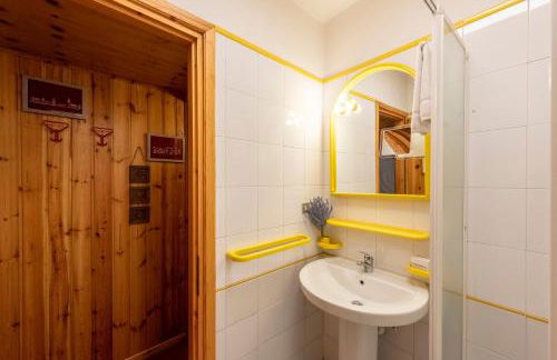 Chaberton Romantic Retreat Ski In Ski Out - Happy Rentals - Foto 36