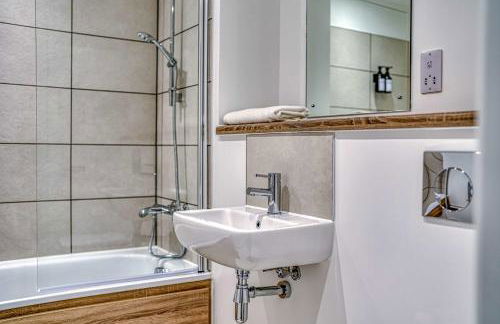 1-BR Flat in Eccles - 1 Minute Walk to Train & Tram Station - Sleeps 3 - Foto 28