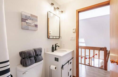 Cozy Cabin at Poconos With Hot Tub and Fire Pit - Foto 22