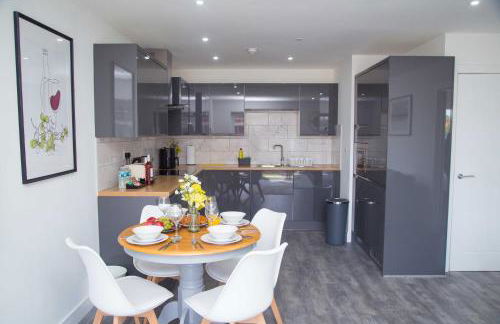 Bridge Court by Sterling Edge Apartments - Luxury Aparthotel - Stylish 1-bed Apartments - Balcony with Canal View or Private Garden - Free Parking - Foto 40