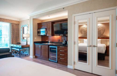 No Resort Fee Strip View Balcony+ Valet Parking - Foto 8