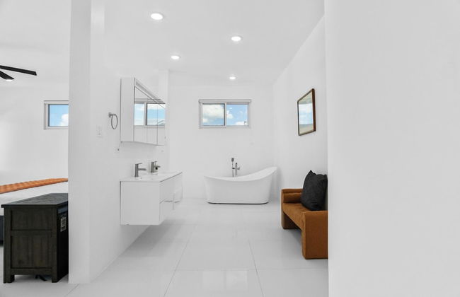 The W Villa 5 B R Oceanfront w Staff - Photo 59