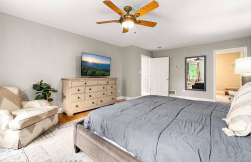 15 Minutes to Asheville! Spacious 7BR Luxury Home | Pool | Hot Tub | Game Room - Foto 37