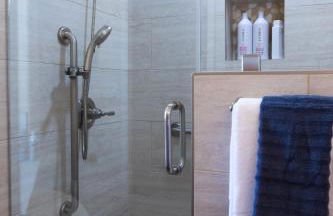 Second Story Suite with Balcony - Photo 8