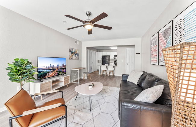 Comfy 2BR King Suite w Gym Pool Close to DT - Foto 8