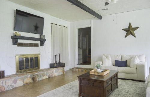 Gorgeous 10 Acre Modern Farmhouse & Private Pond - Photo 29