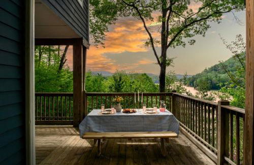 Stunning 4BR Retreat, Deck, Ping Pong, Near Marina - Foto 46