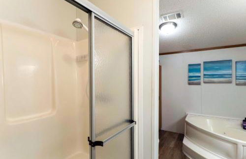 Lakefront Many Vacation Home with Deck and Views - Foto 18