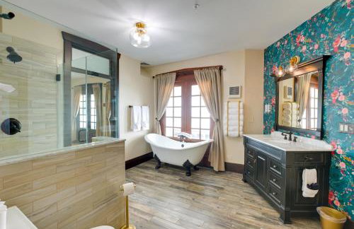 Elegant Oceanfront Maine Estate with Gazebo - Foto 23