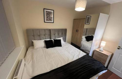 Big new house! 5BDR, sleeps 13, with parking - Foto 20