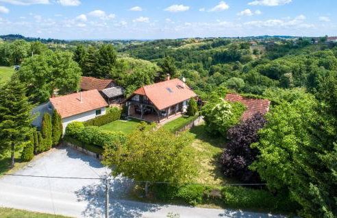 2 Bedroom Amazing Home In Vrtlinovec - Foto 9